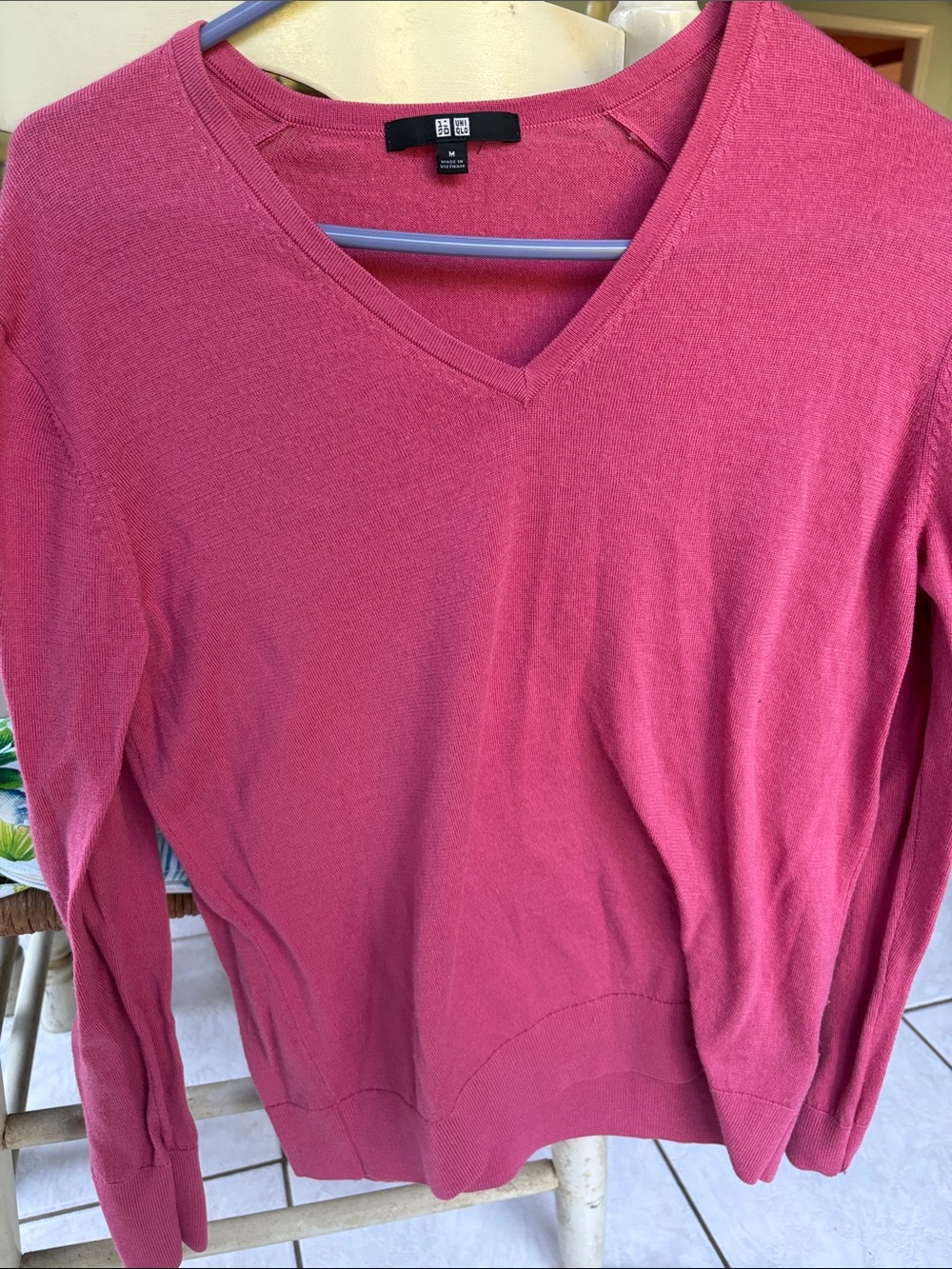 Uniqlo Women's V-Neck Short Sleeve Tee in Rose Pink